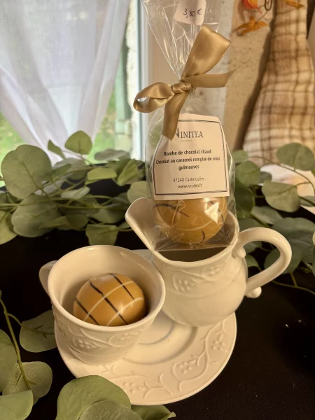 Bombe chocolat caramel remplie de mini guimauves