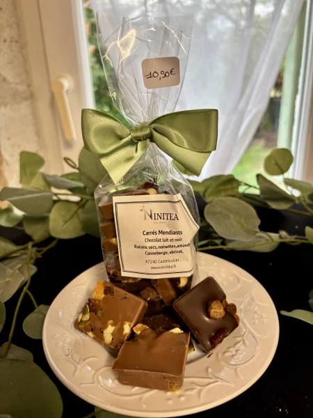 Carrés de mendiants au chocolait lait et noir